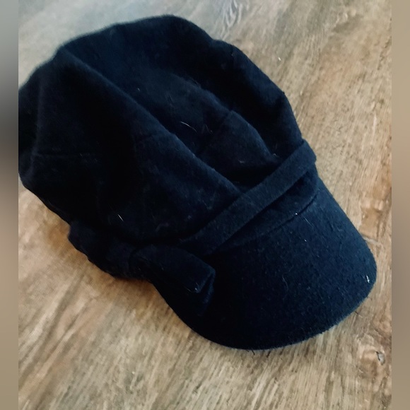 A Paperboy style cap in pre owned condition. - Picture 1 of 3